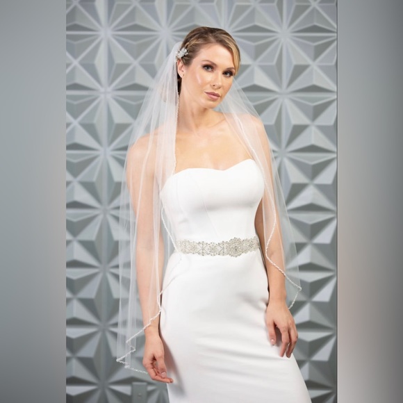 Maritza's Bridal Cathedral Angle Cut White Veil - Picture 2 of 6
